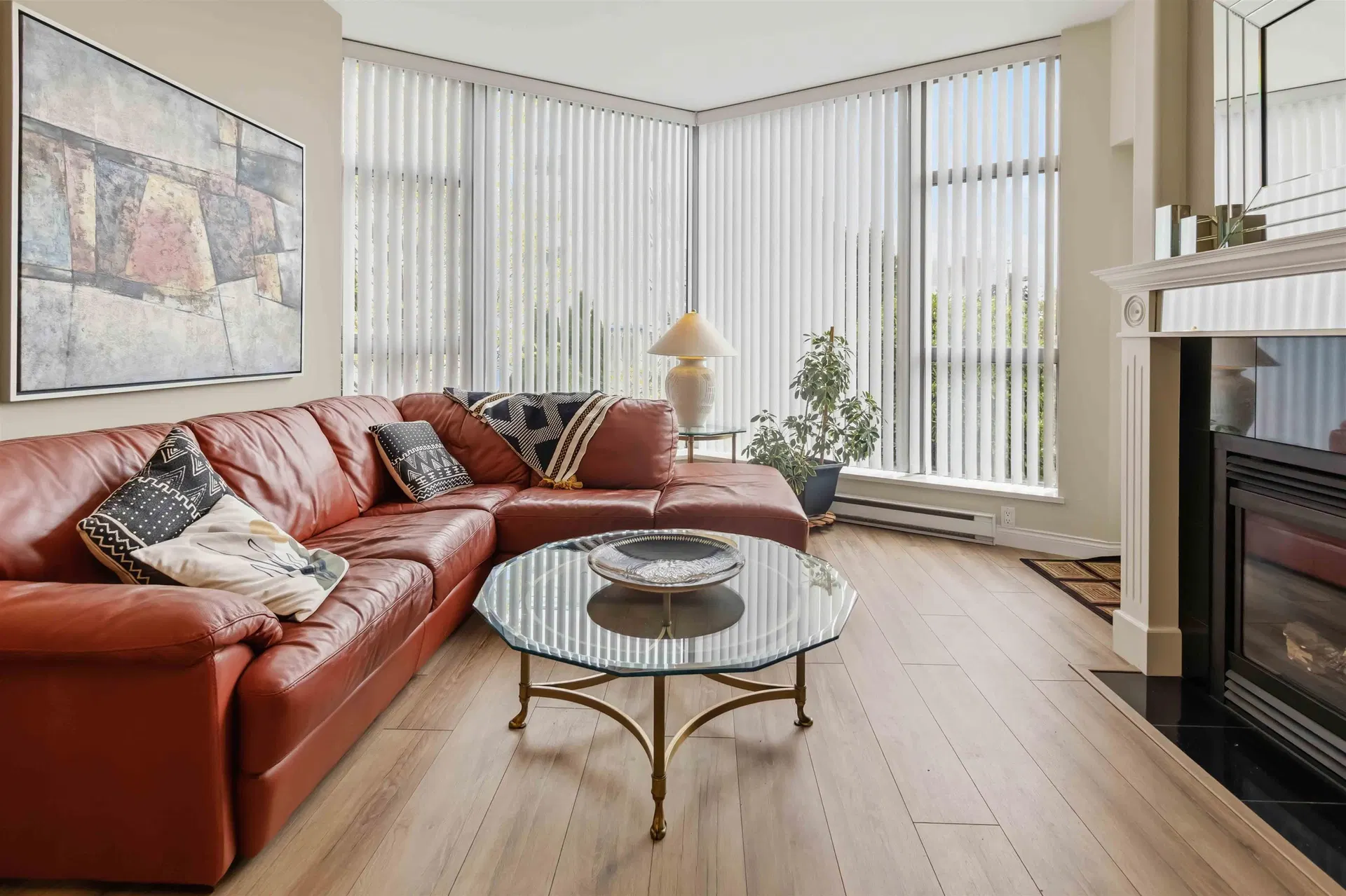 Photo 5 of 39 at #405 – 160 E 13th Street