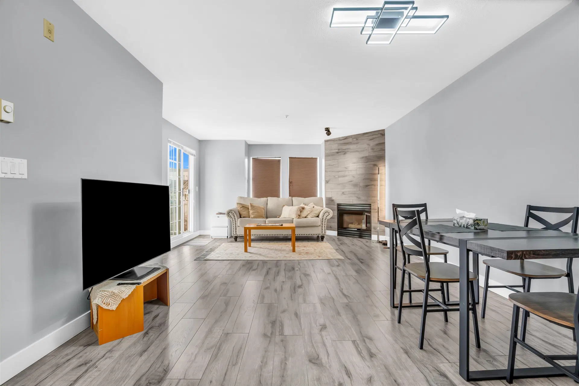 Photo 4 of 11 at #301 – 1655 Grant Avenue