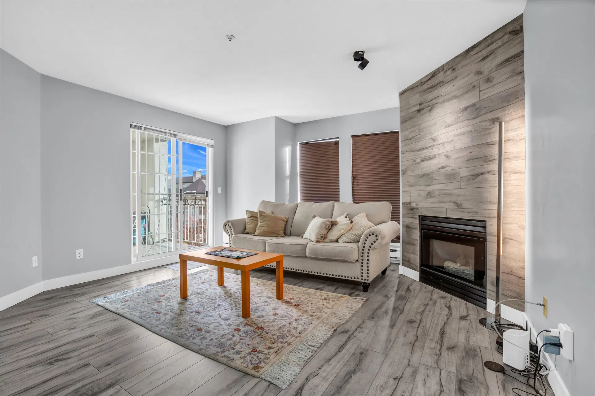 Photo 5 of 11 at #301 – 1655 Grant Avenue