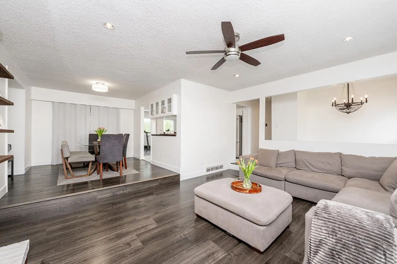 Photo 5 of 35 at 11792 80a Avenue