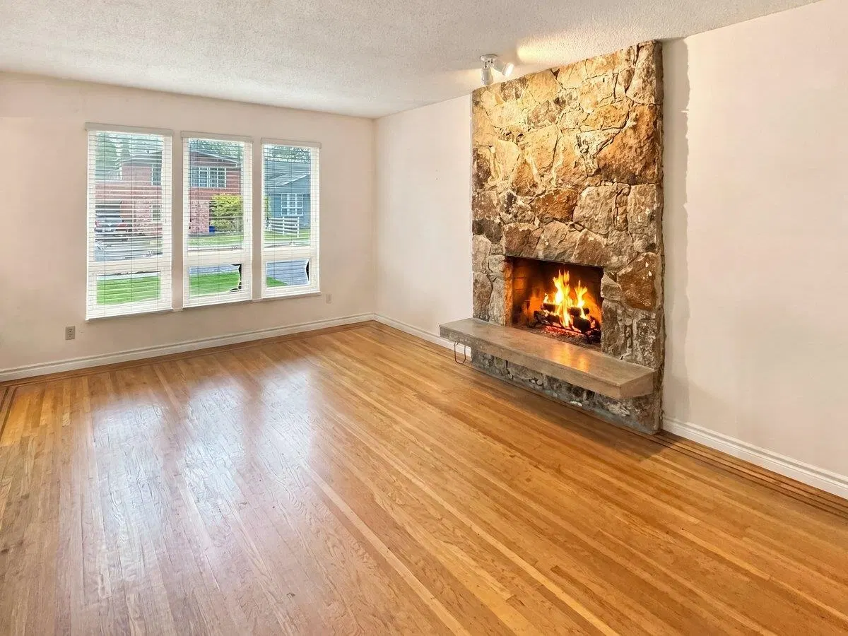 Photo 2 of 21 at 10760 Seamount Road