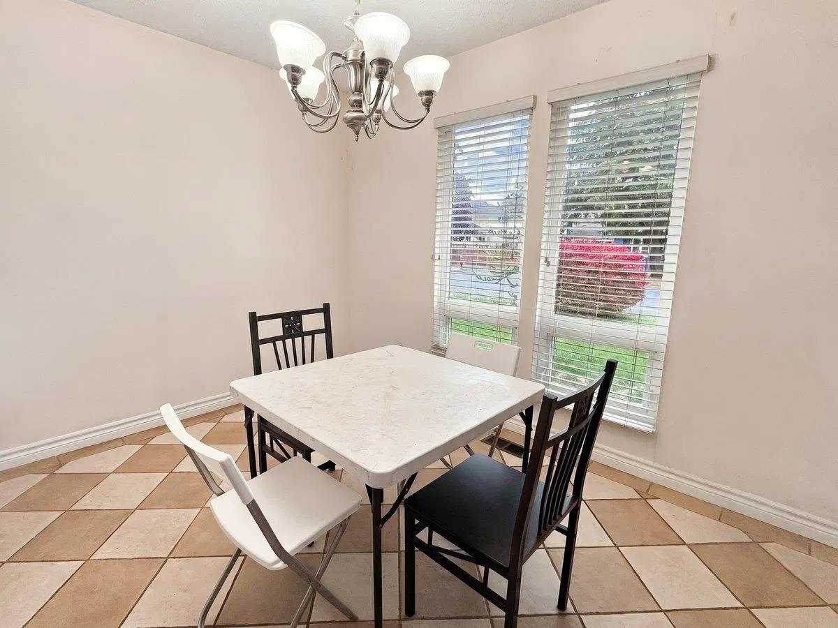Photo 3 of 21 at 10760 Seamount Road