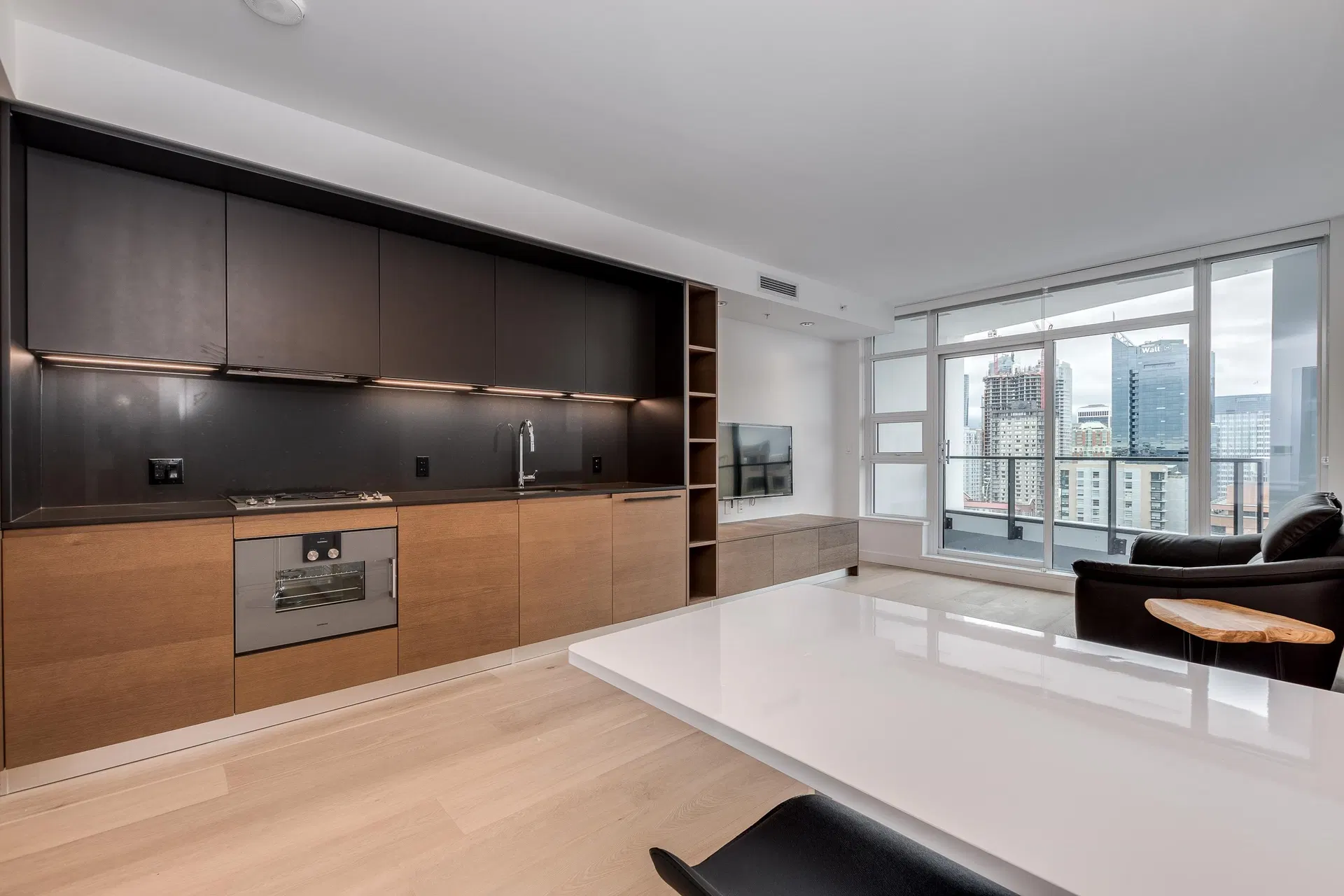 Photo 4 of 18 at #3107 – 1289 Hornby Street