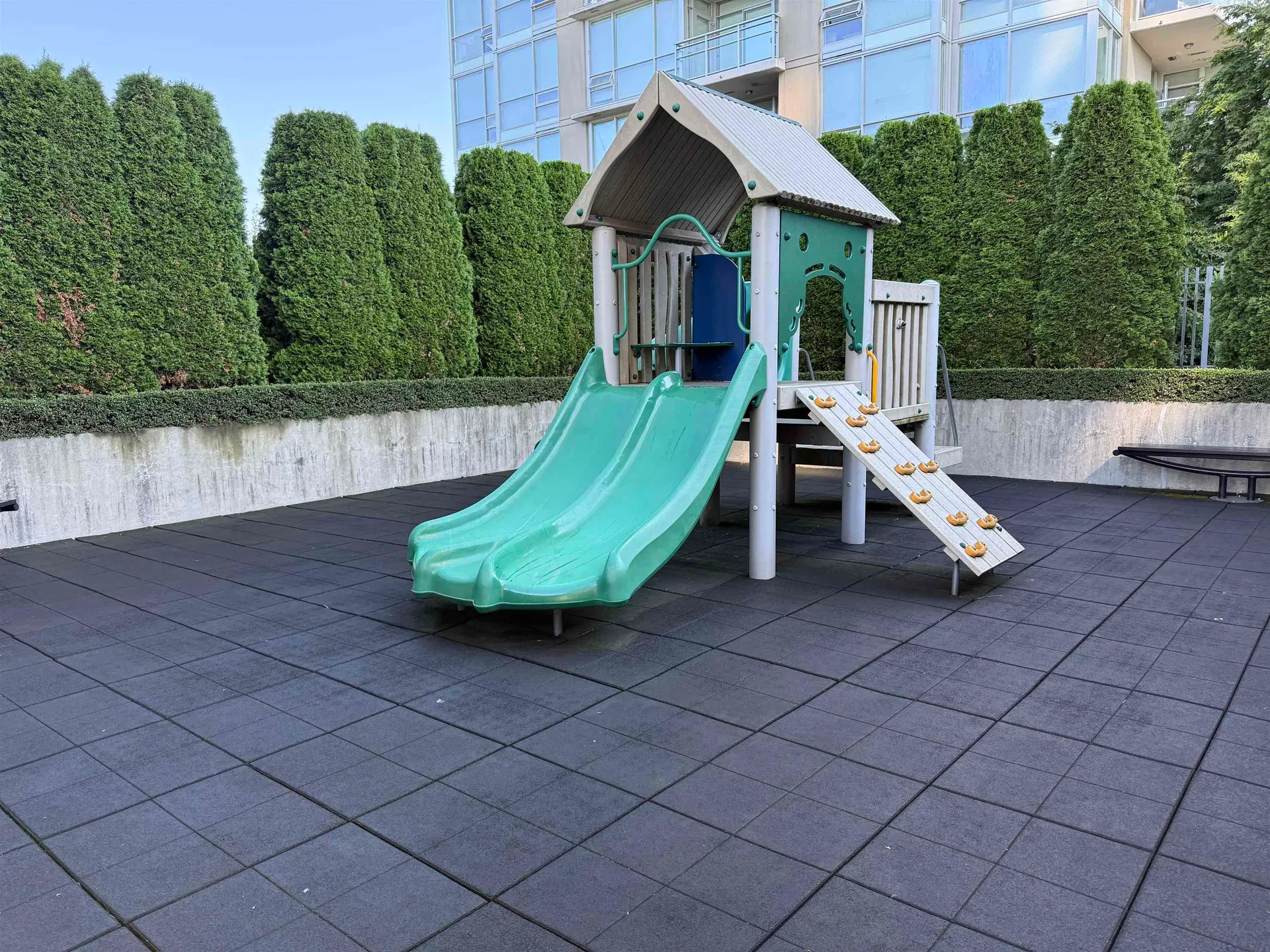 Photo 3 of 13 at #1605 – 2955 Atlantic Avenue