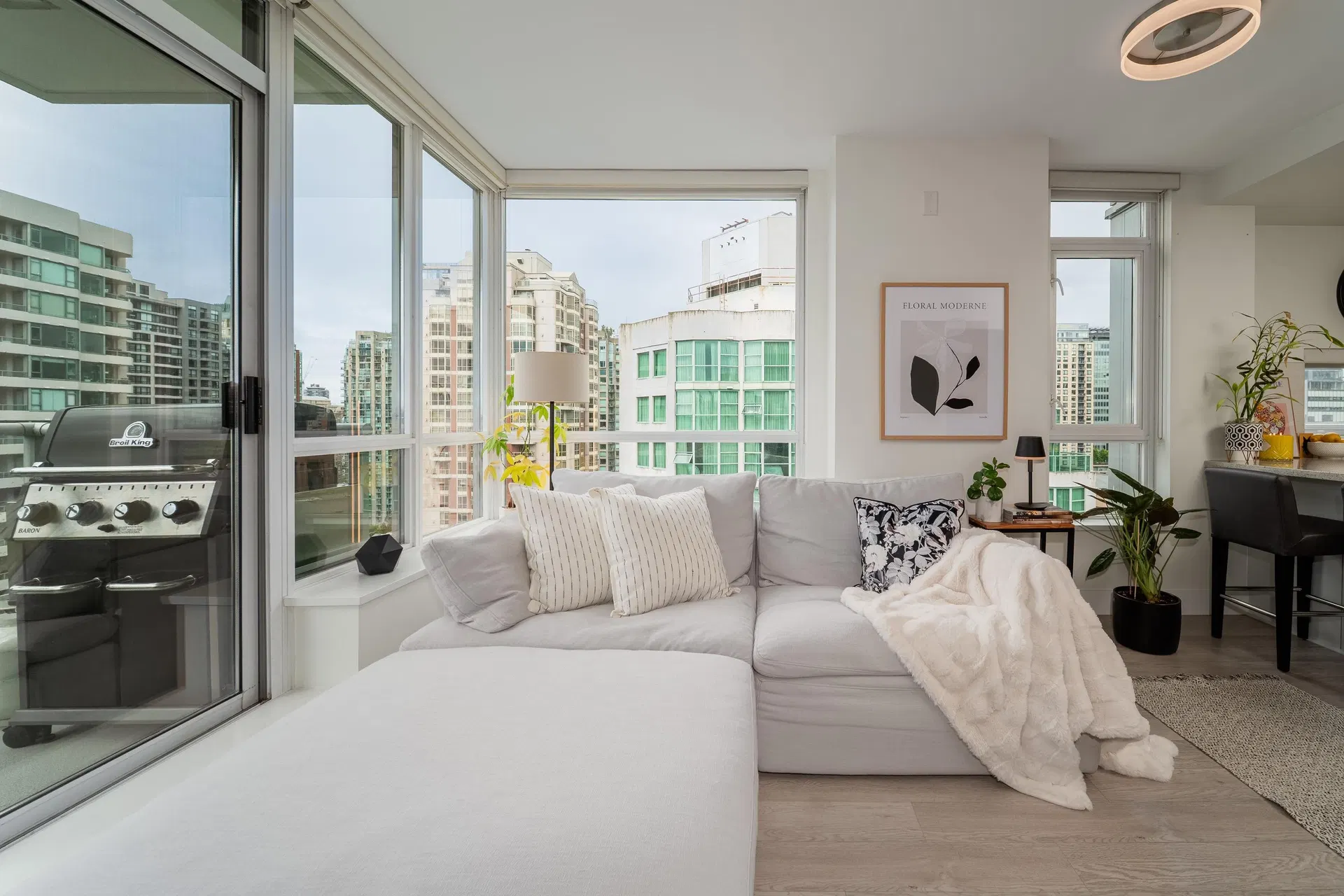 Photo 3 of 38 at #1908 – 821 Cambie Street