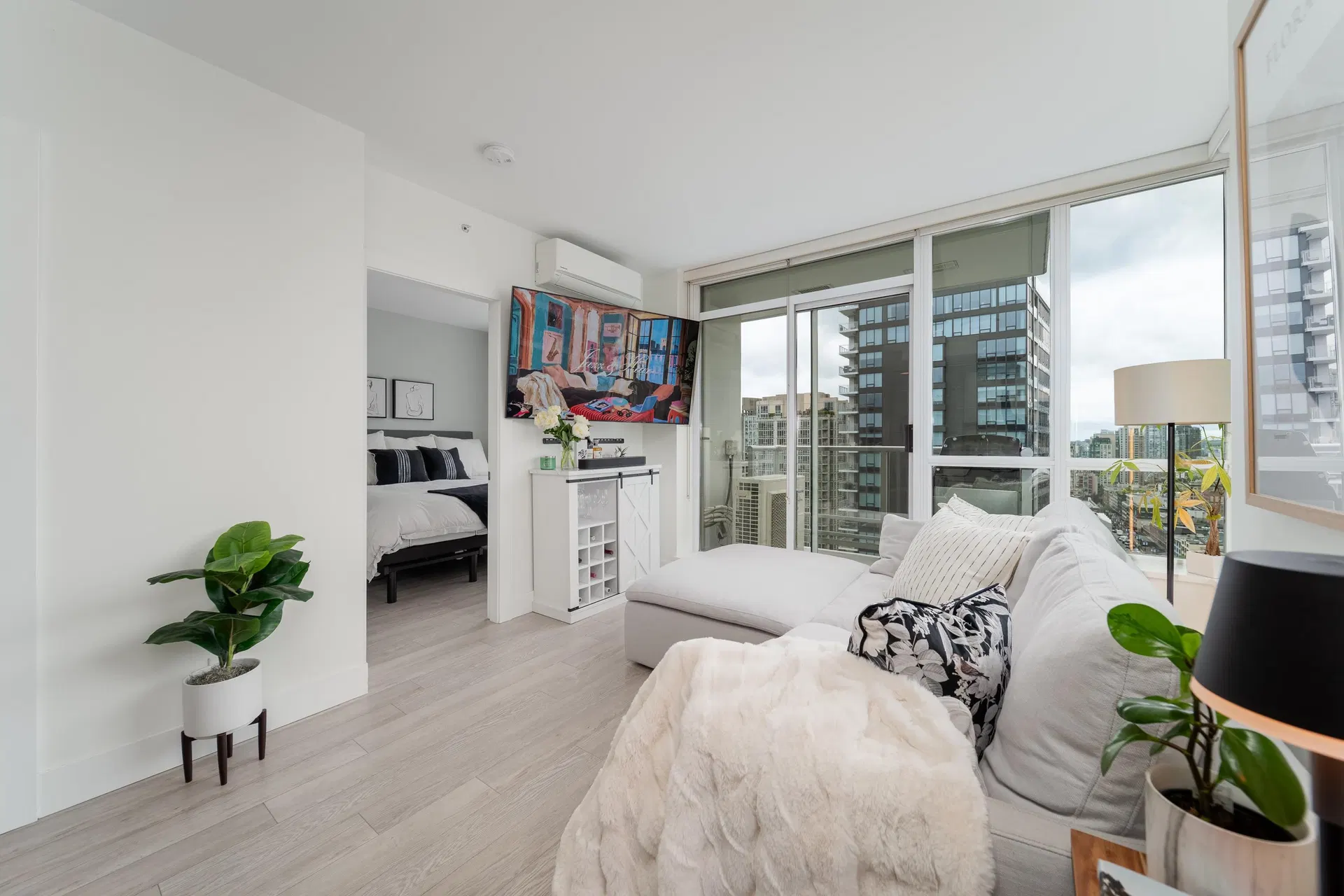 Photo 4 of 38 at #1908 – 821 Cambie Street