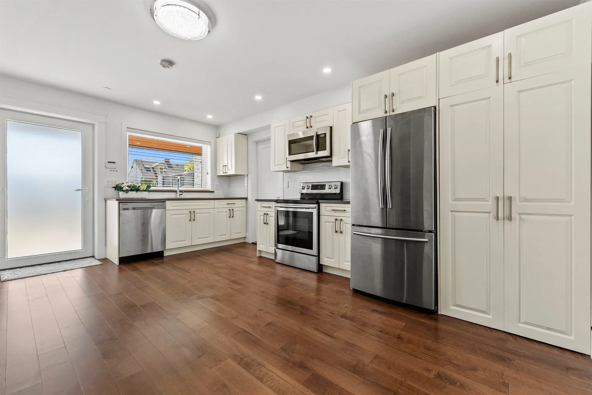 Photo 2 of 40 at 2559 Nelson Avenue