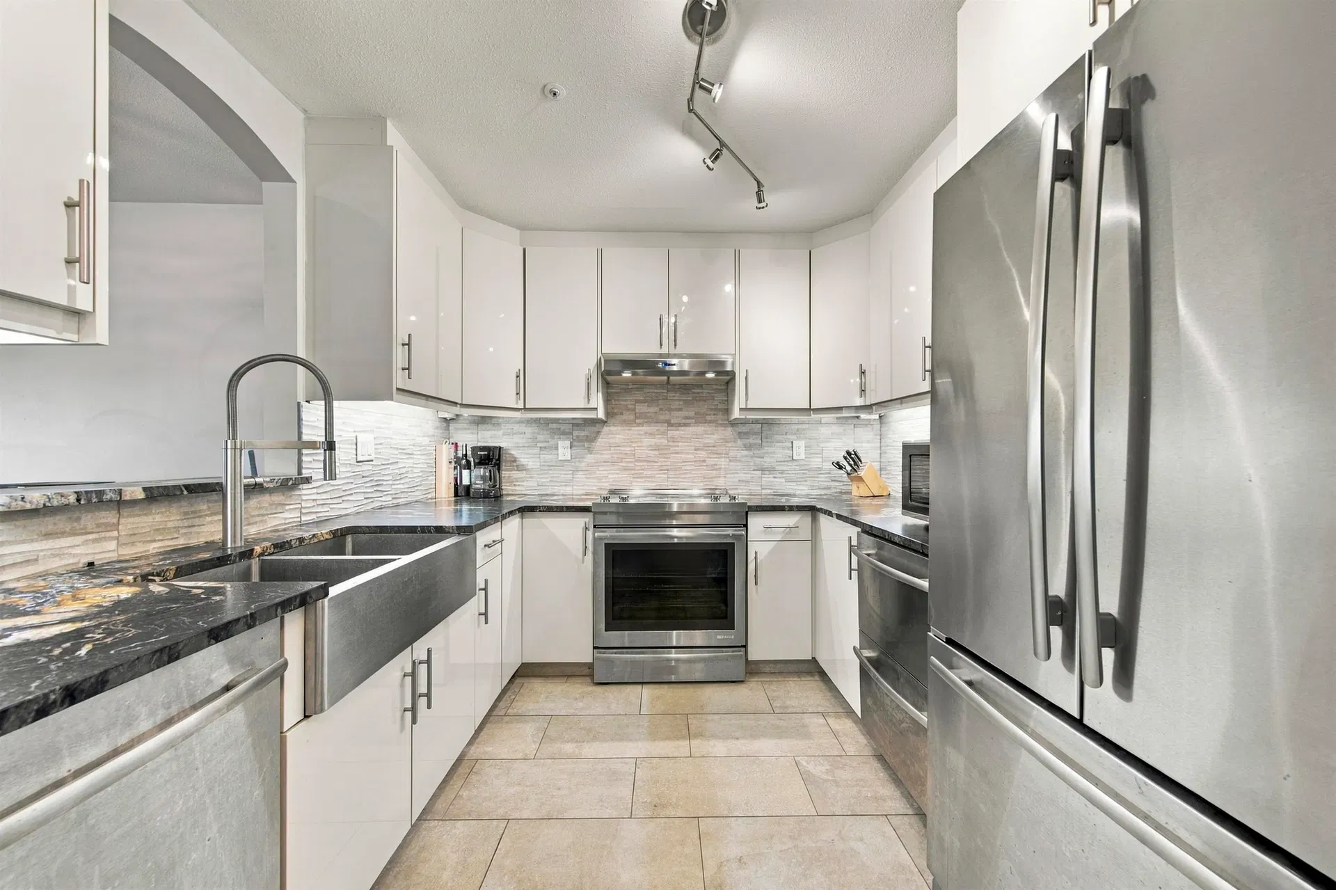 #109 – 5835 Hampton Place