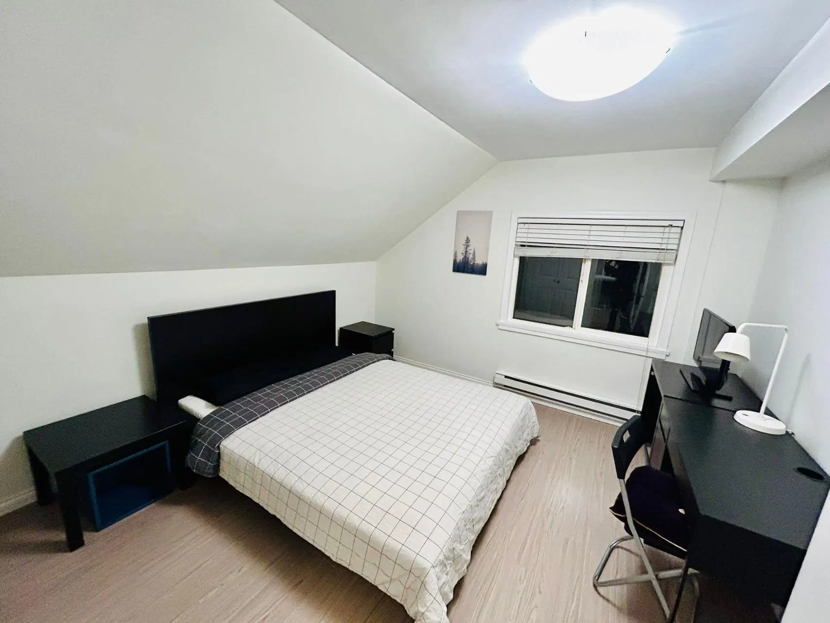 Photo 5 of 8 at Main House – 3093 29th Avenue