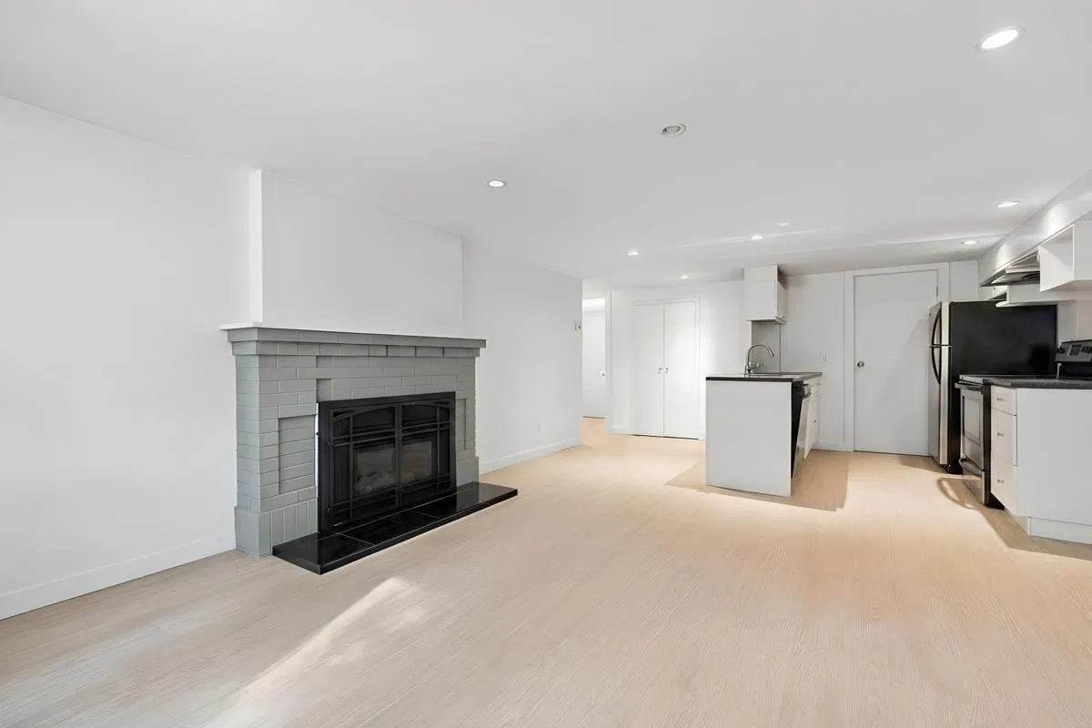 Photo 5 of 22 at Basement Suite – 2843 W 49th Ave