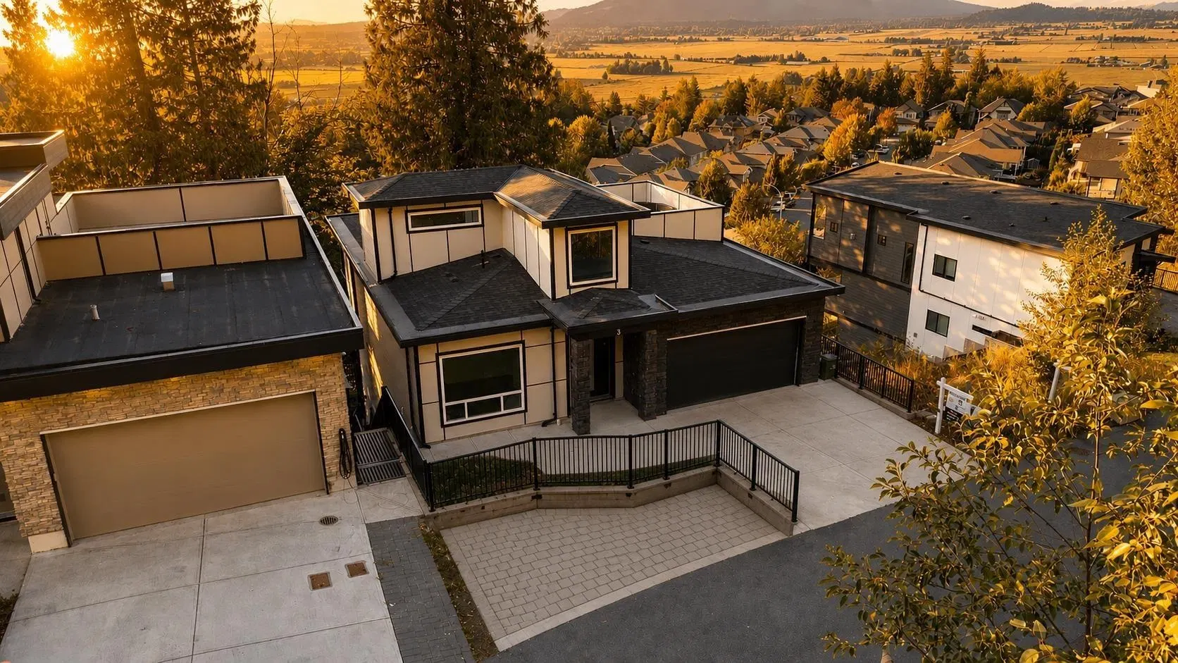 #3 – 5988 Lindeman Street
