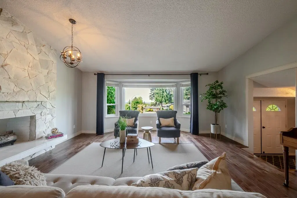 Photo 4 of 39 at 7844 108b Street