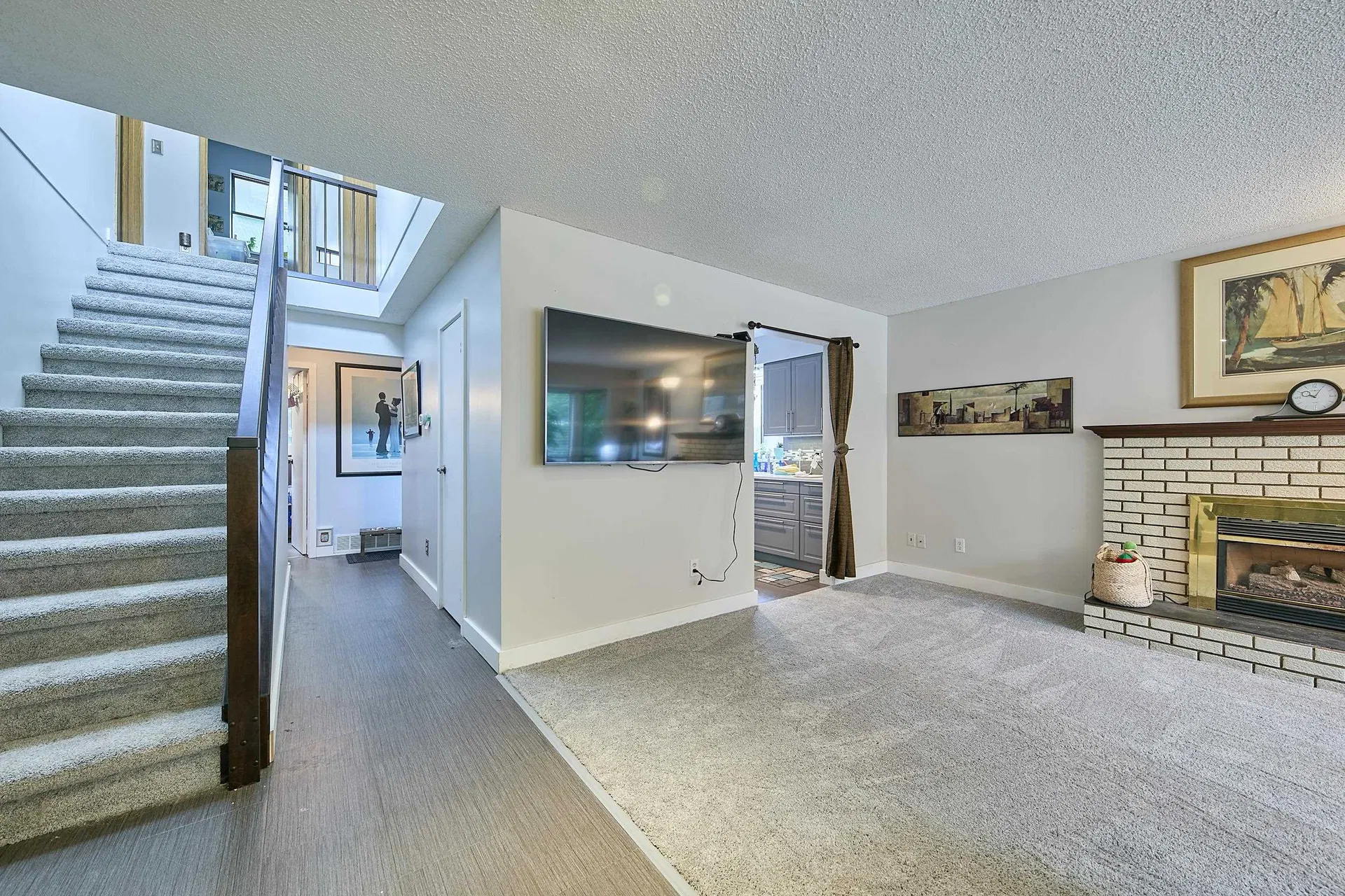 Photo 5 of 24 at 1294 River Drive