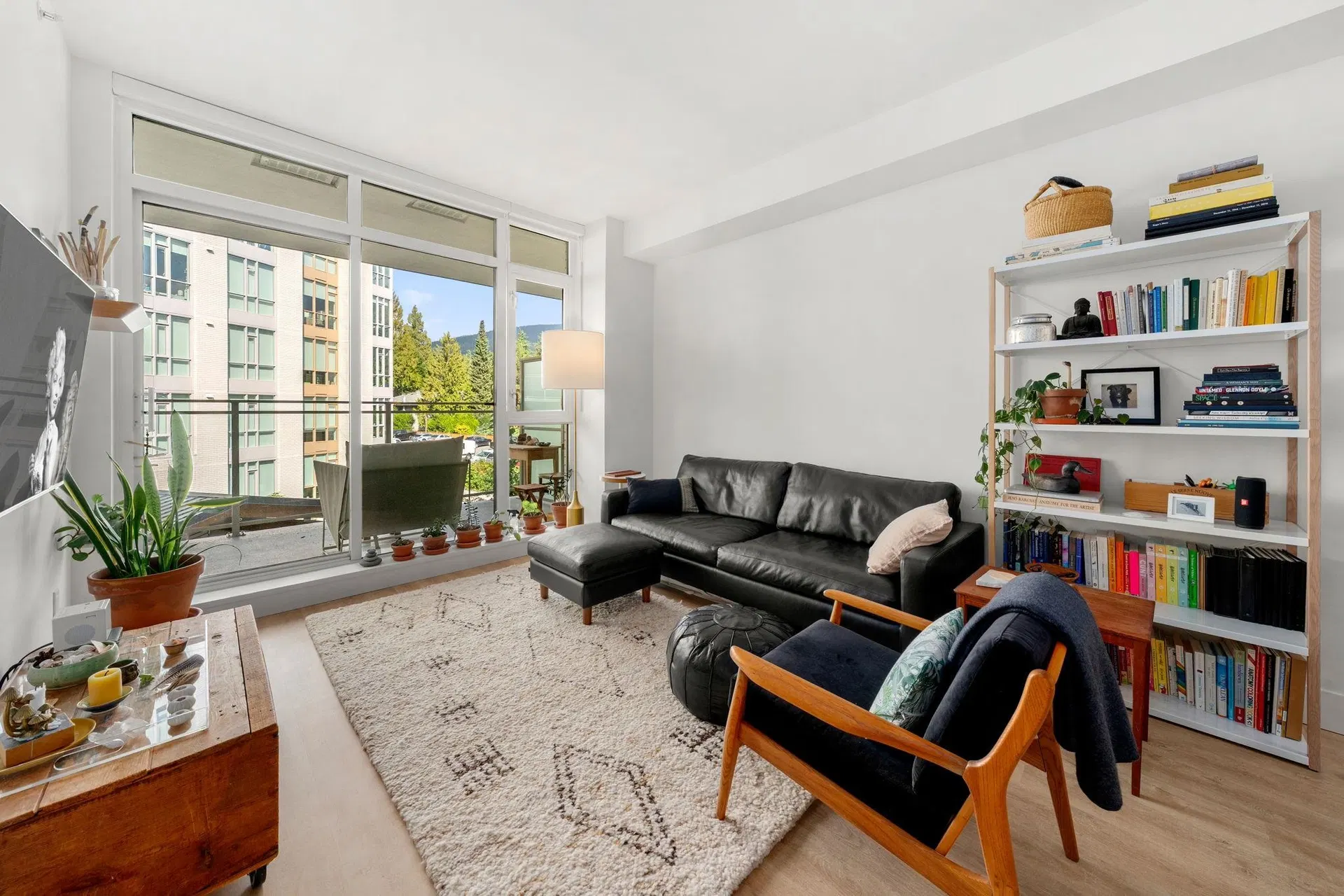 #405 – 2385 Emery Court