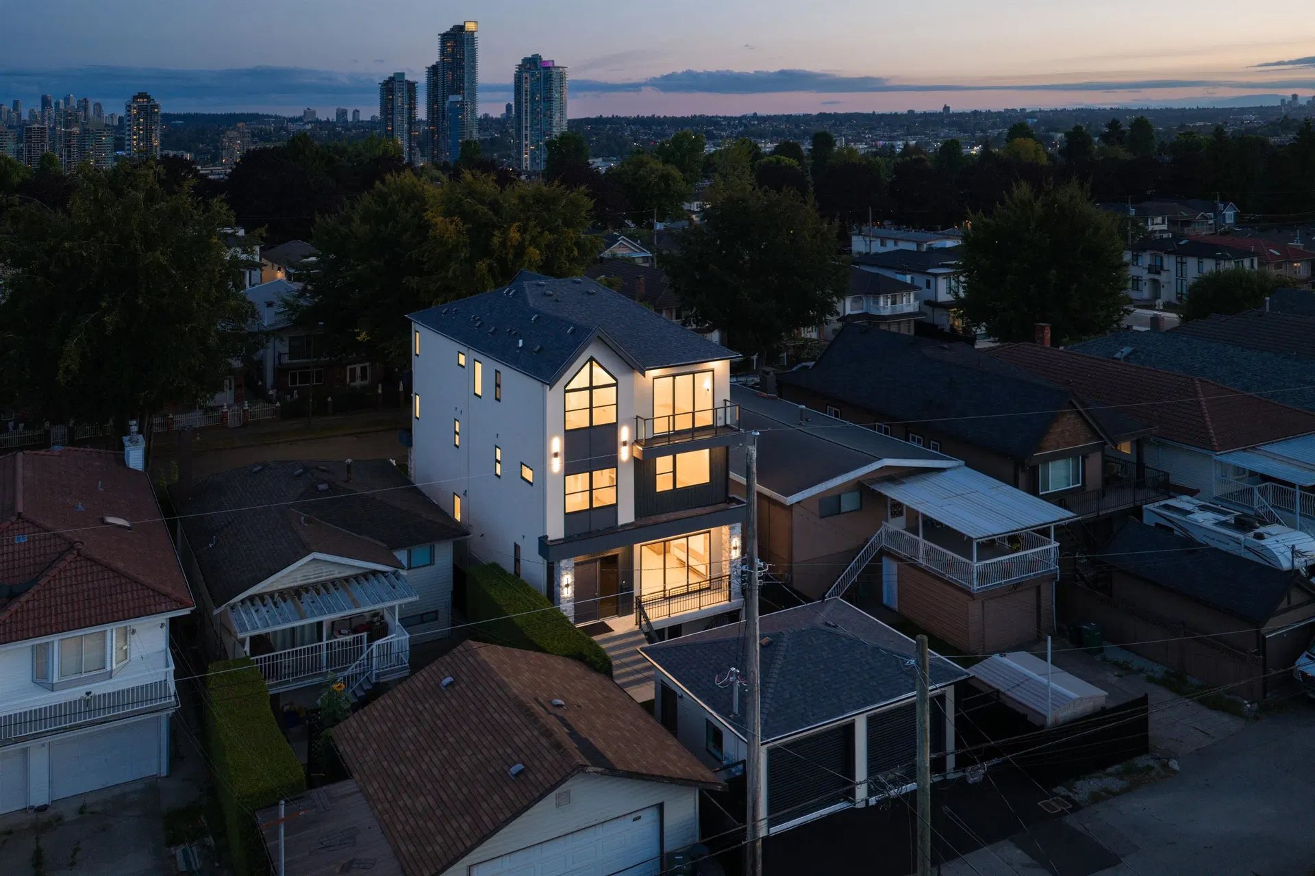 Photo 1 of 34 at #2 – 4331 Union Street