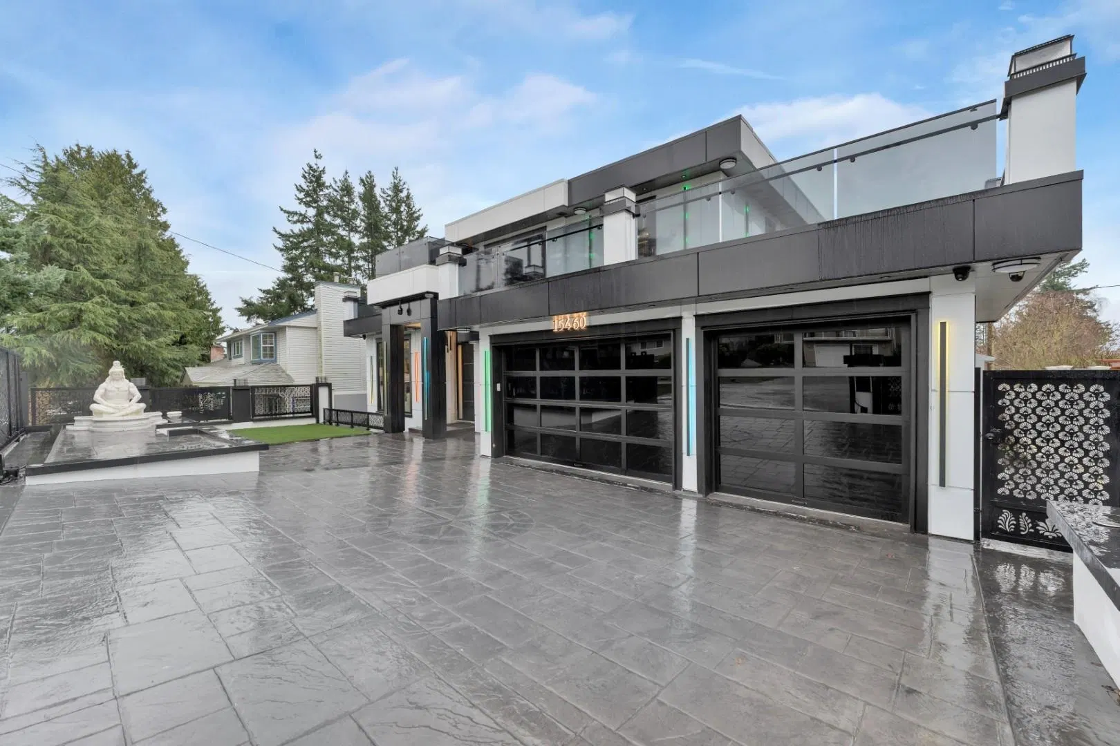 Photo 2 of 40 at 15460 Semiahmoo Avenue