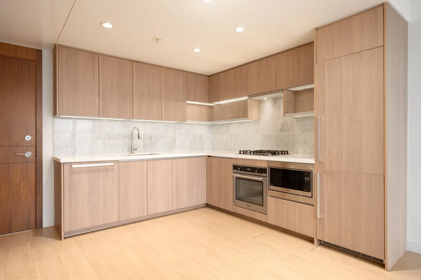 Photo 2 of 18 at #2708 – 6538 Nelson Avenue