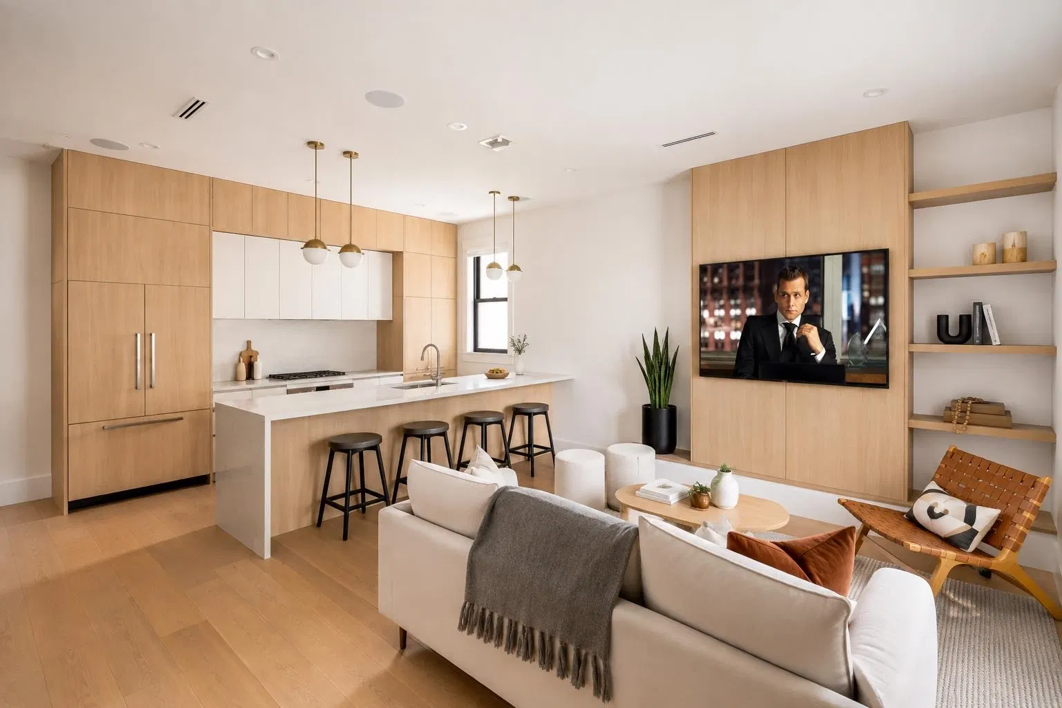 #2 – 4828 Albert Street