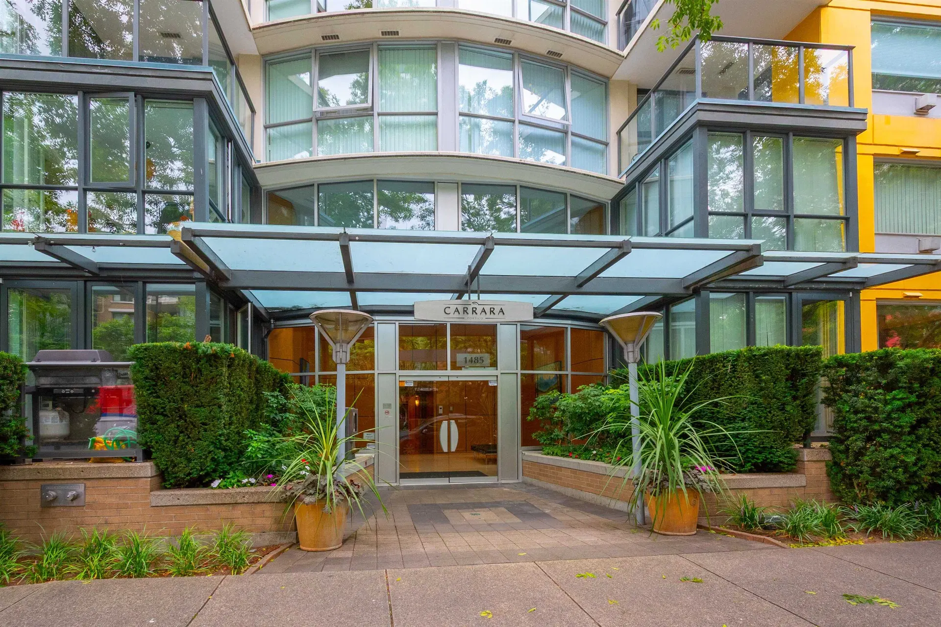 Photo 2 of 34 at #401 – 1485 W 6th Avenue
