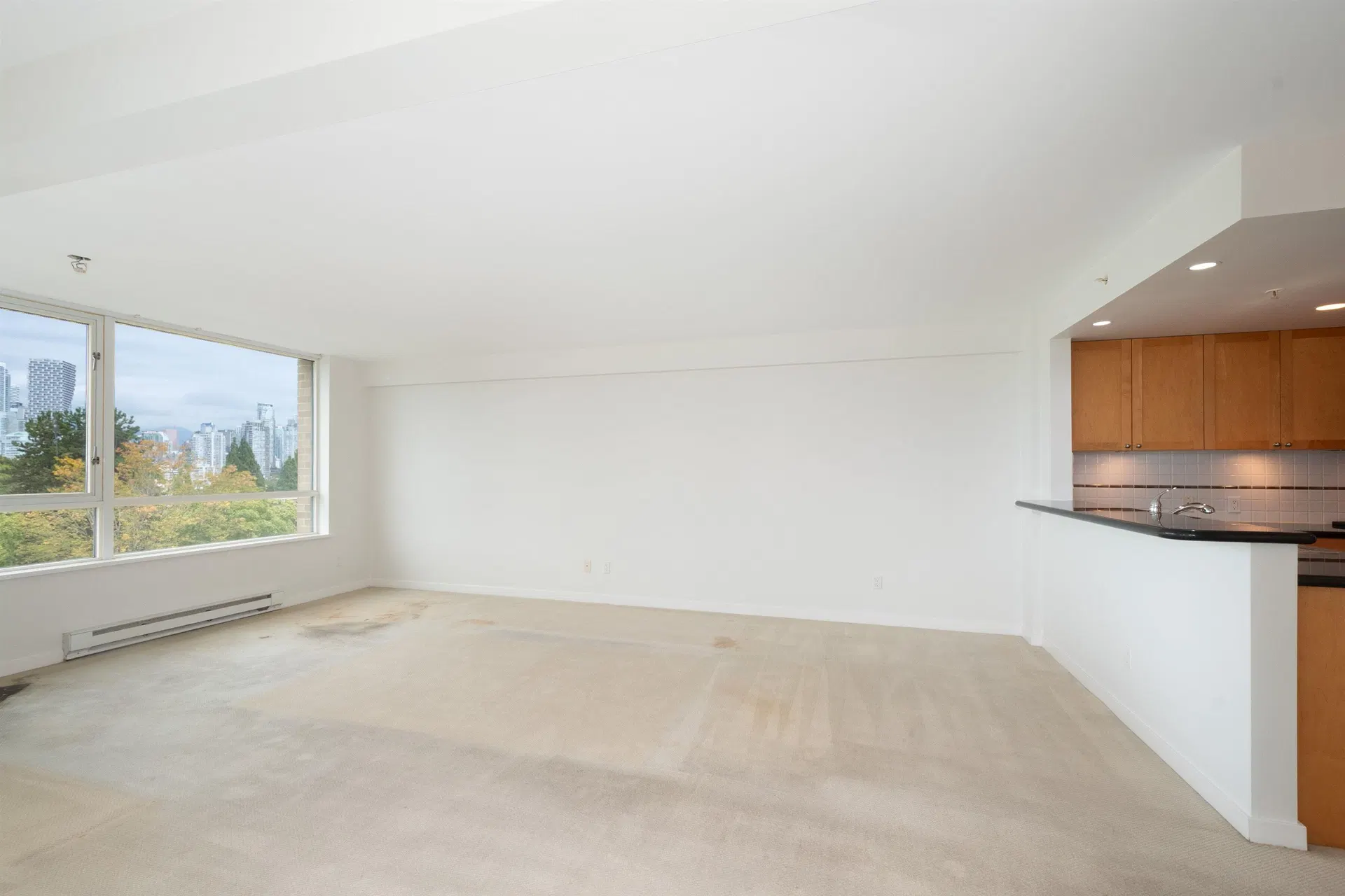 Photo 5 of 34 at #401 – 1485 W 6th Avenue
