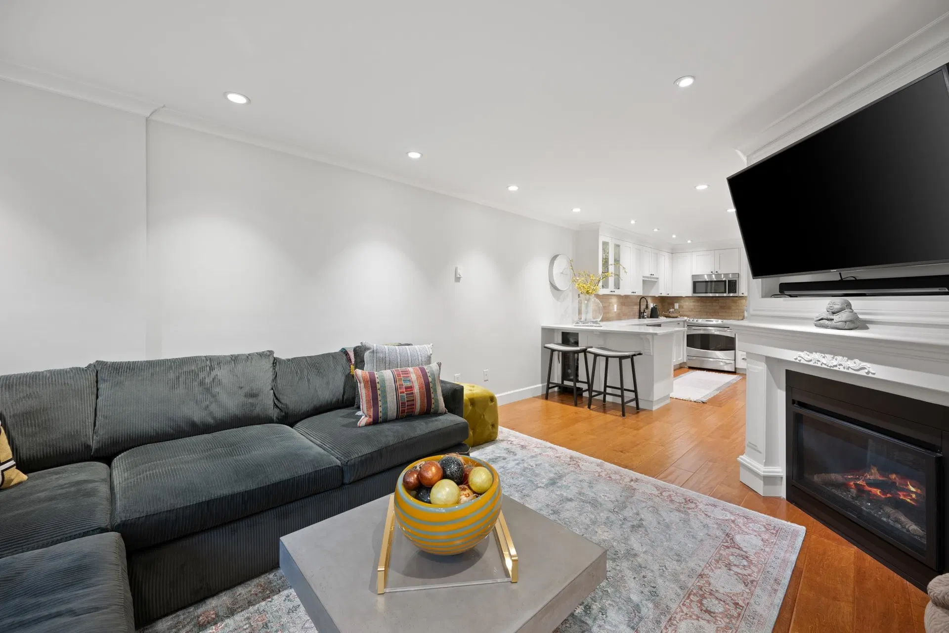 Photo 4 of 40 at #102 – 828 Gilford Street
