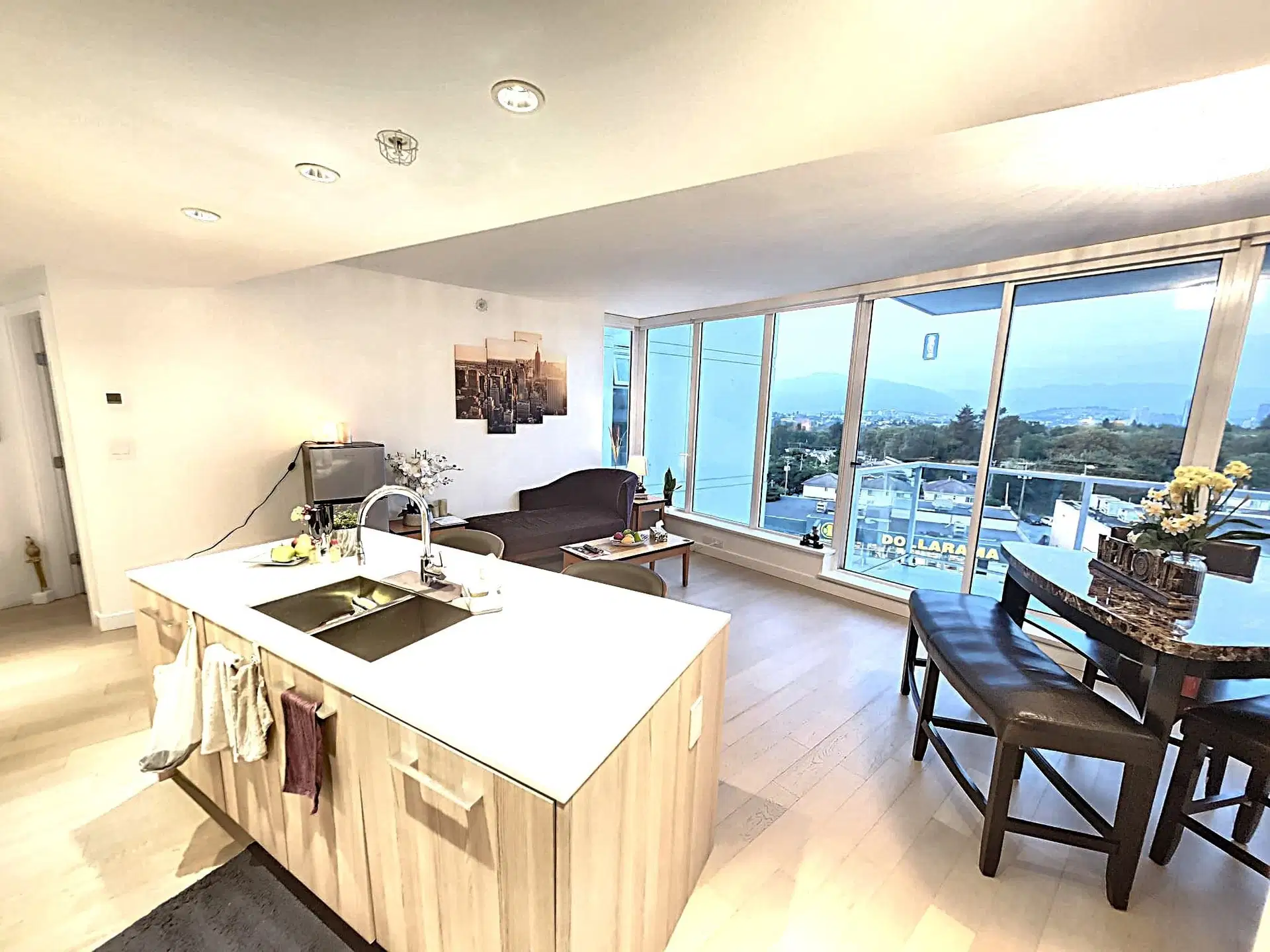 #809 – 4638 Gladstone Street