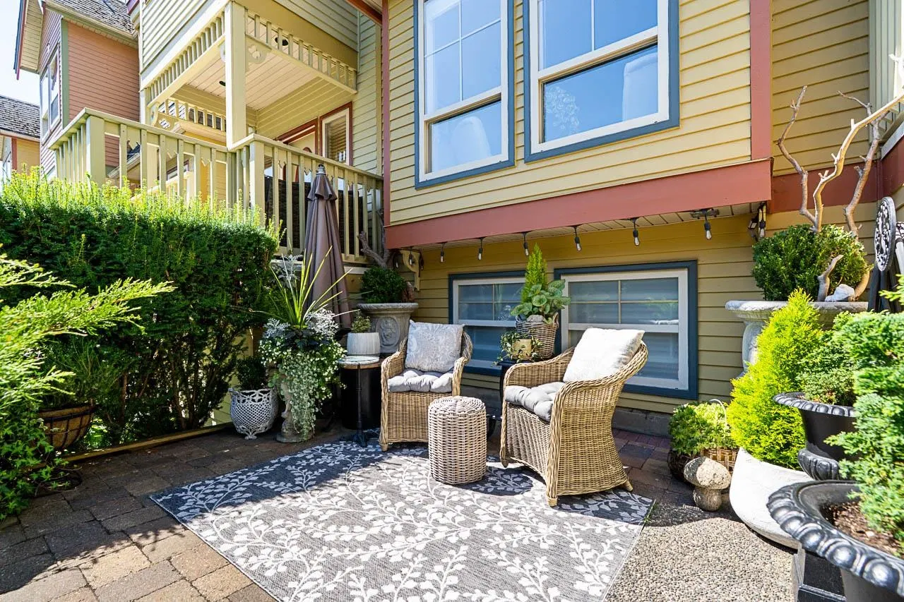 Photo 5 of 40 at #4 – 15151 Buena Vista Avenue