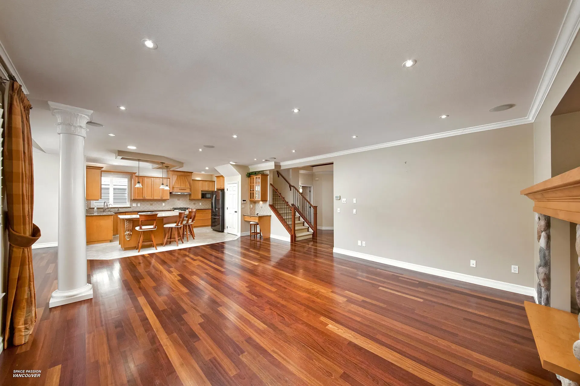 Photo 4 of 40 at 15527 37a Avenue