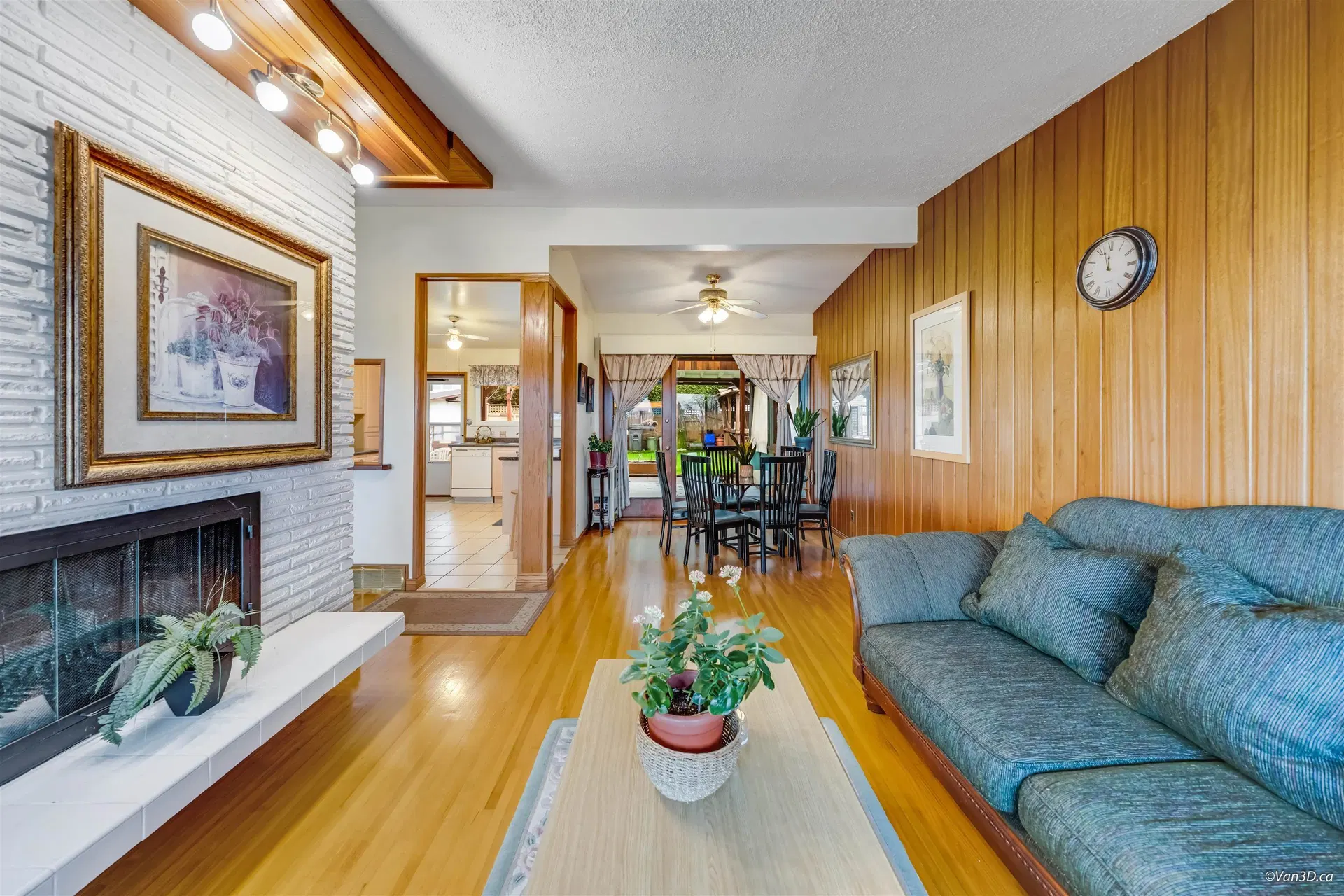 Photo 5 of 25 at 4646 Charlotte Court