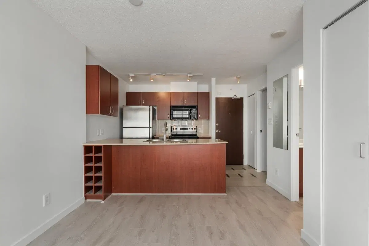 Photo 4 of 20 at #2606 – 610 Granville Street