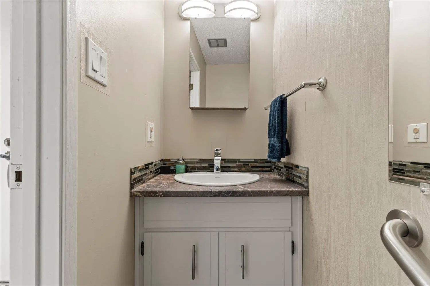 Photo 4 of 40 at #1 – 46085 Gore Avenue