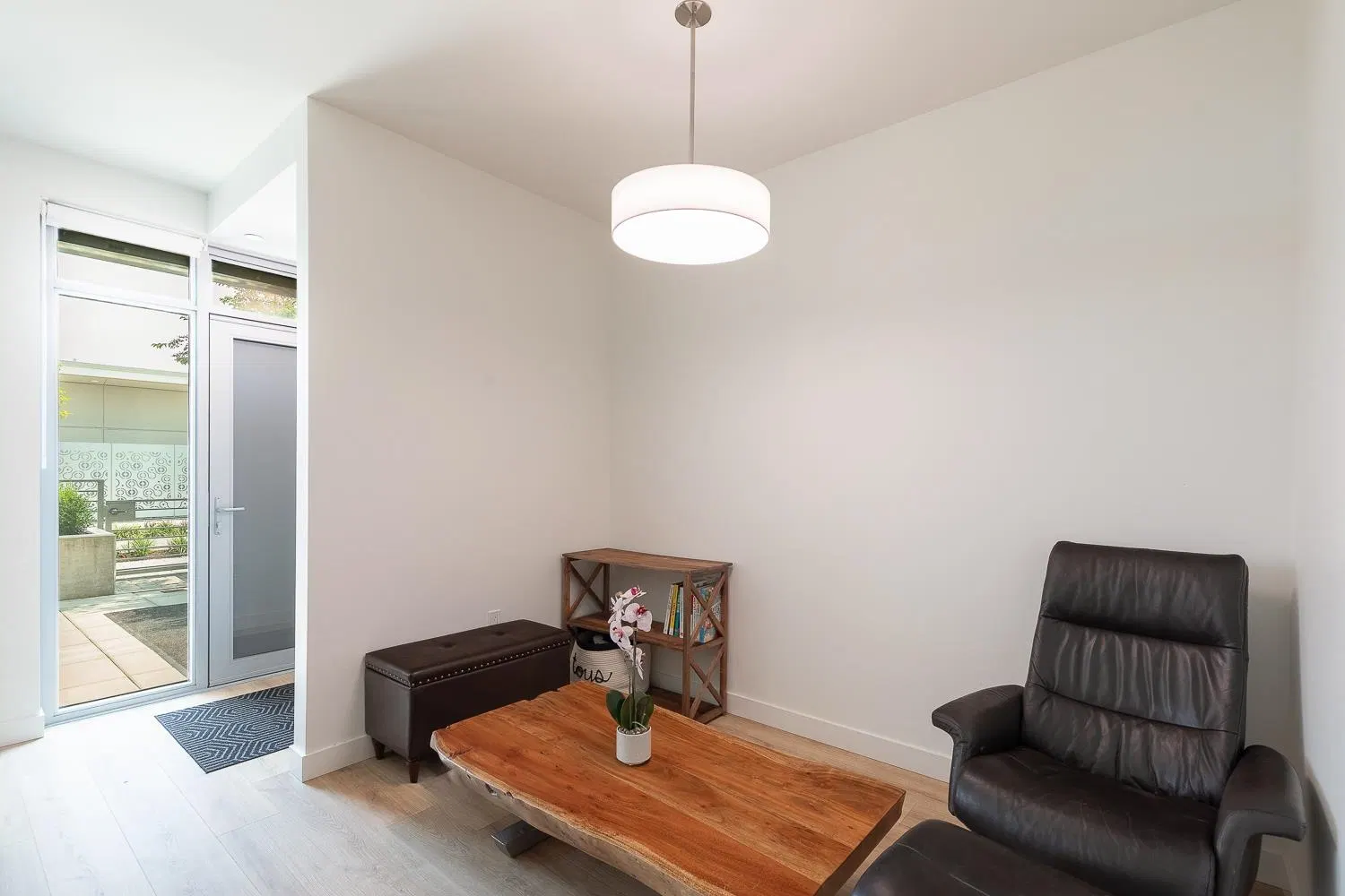 Photo 4 of 33 at #107 – 755 Harbourside Drive