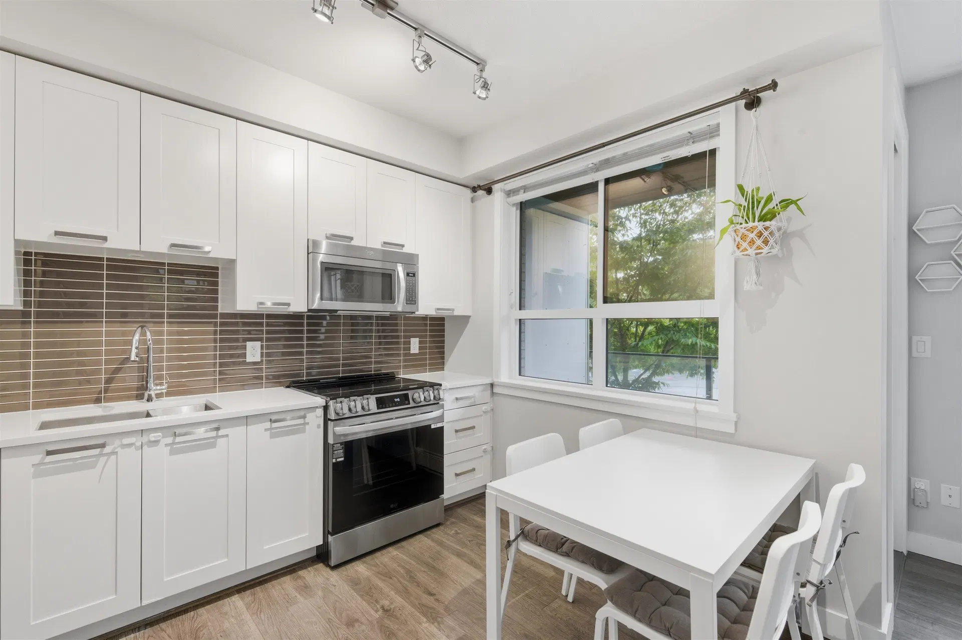 Photo 4 of 37 at #206 – 15388 105 Avenue