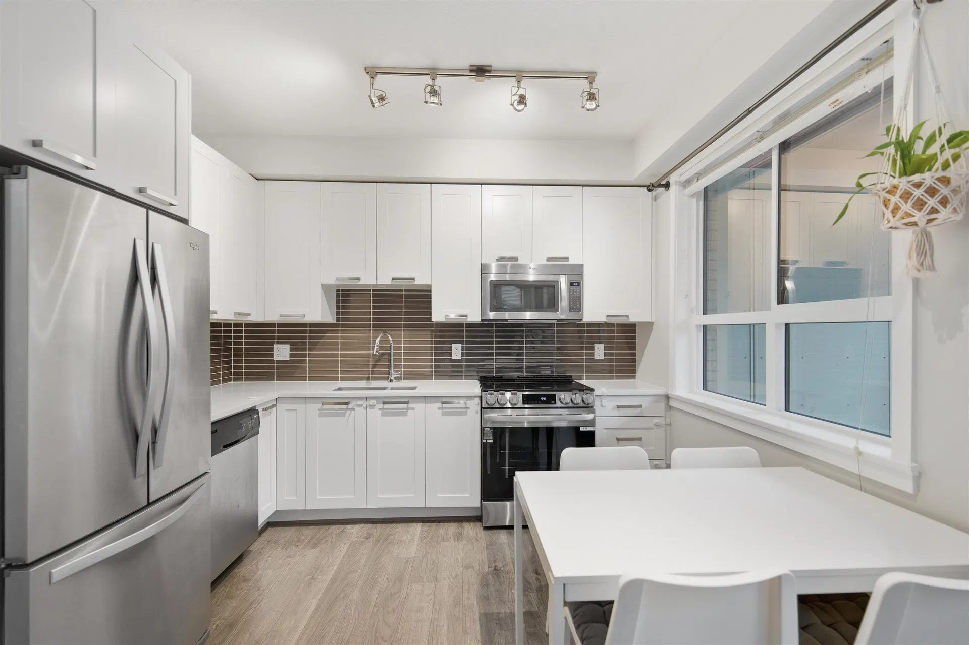 Photo 5 of 37 at #206 – 15388 105 Avenue