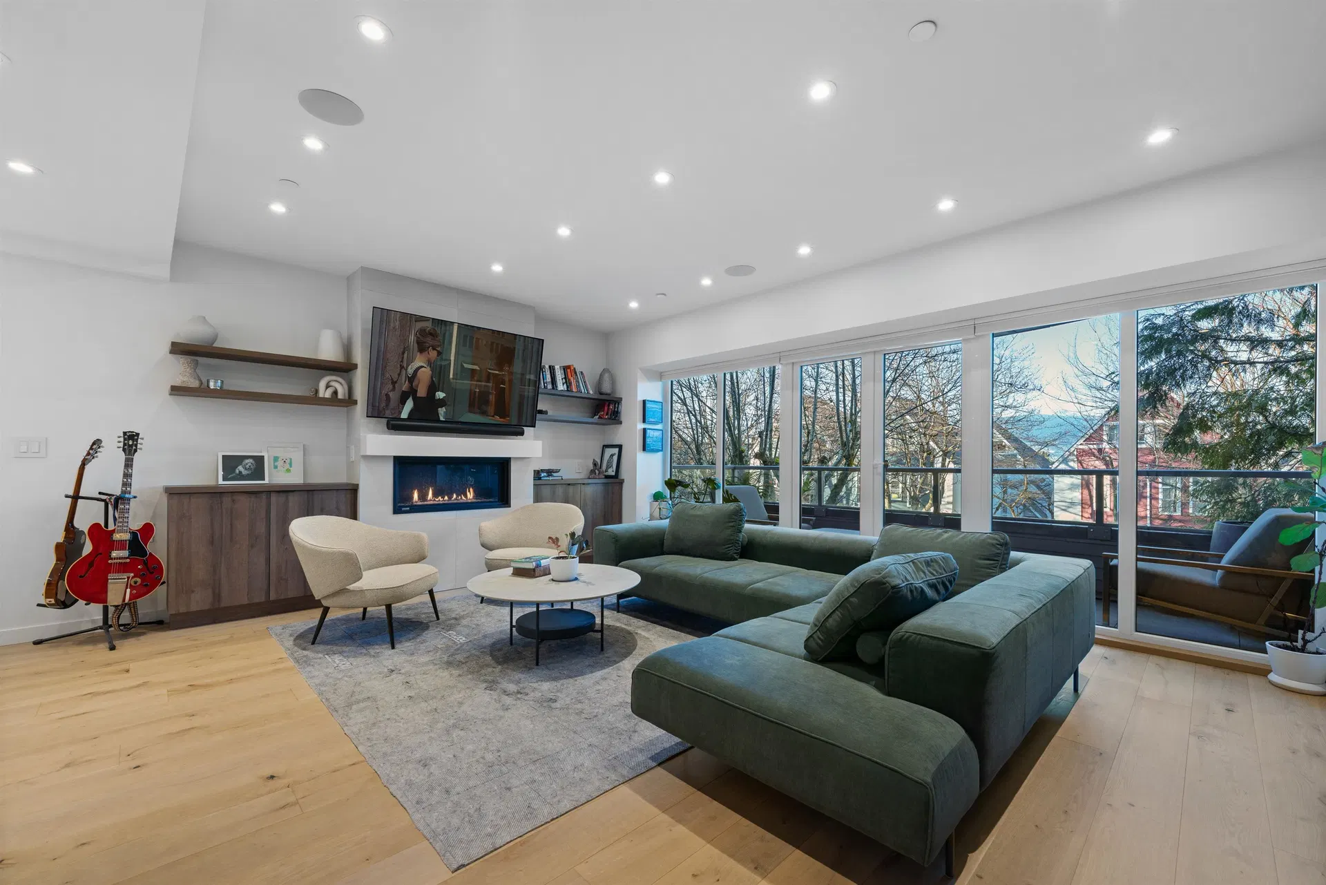 Photo 4 of 40 at 2142 W 1st Avenue