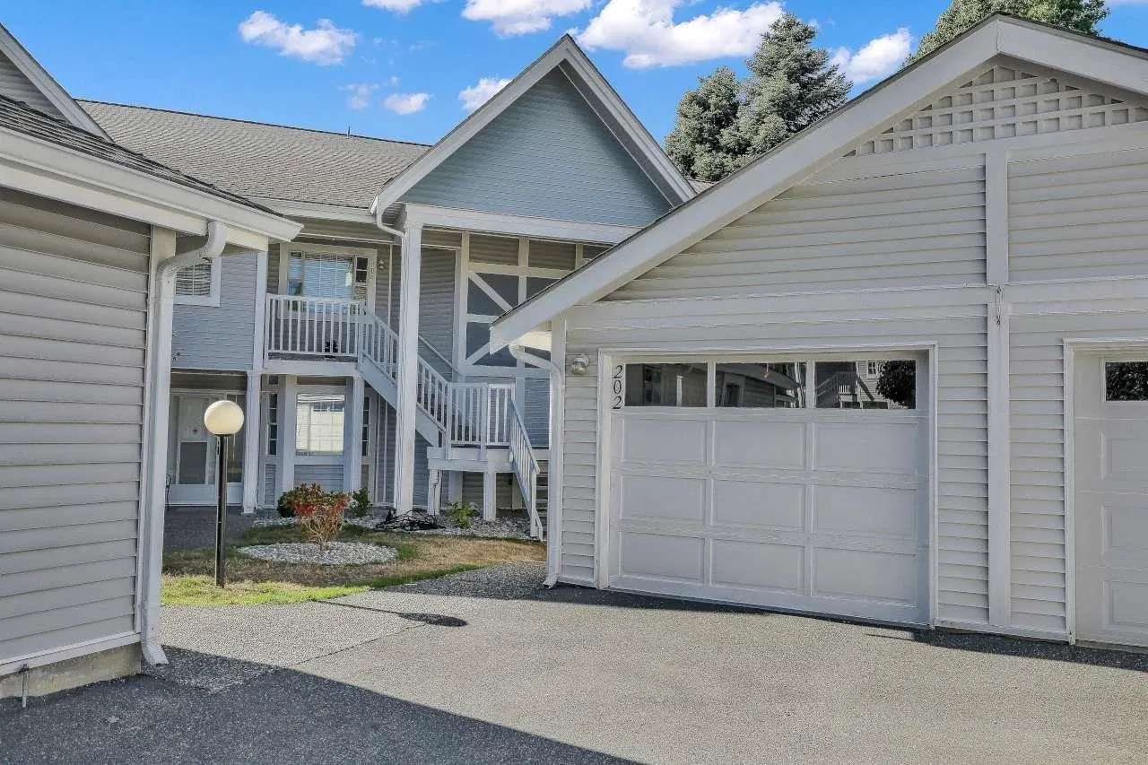 Photo 3 of 39 at #202 – 9109 154 Street