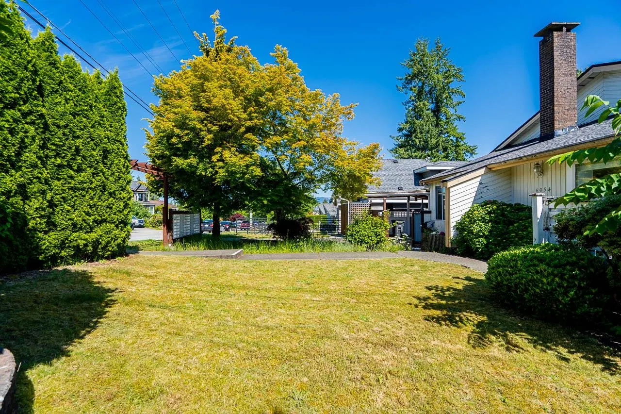 Photo 4 of 33 at 6094 Walker Avenue