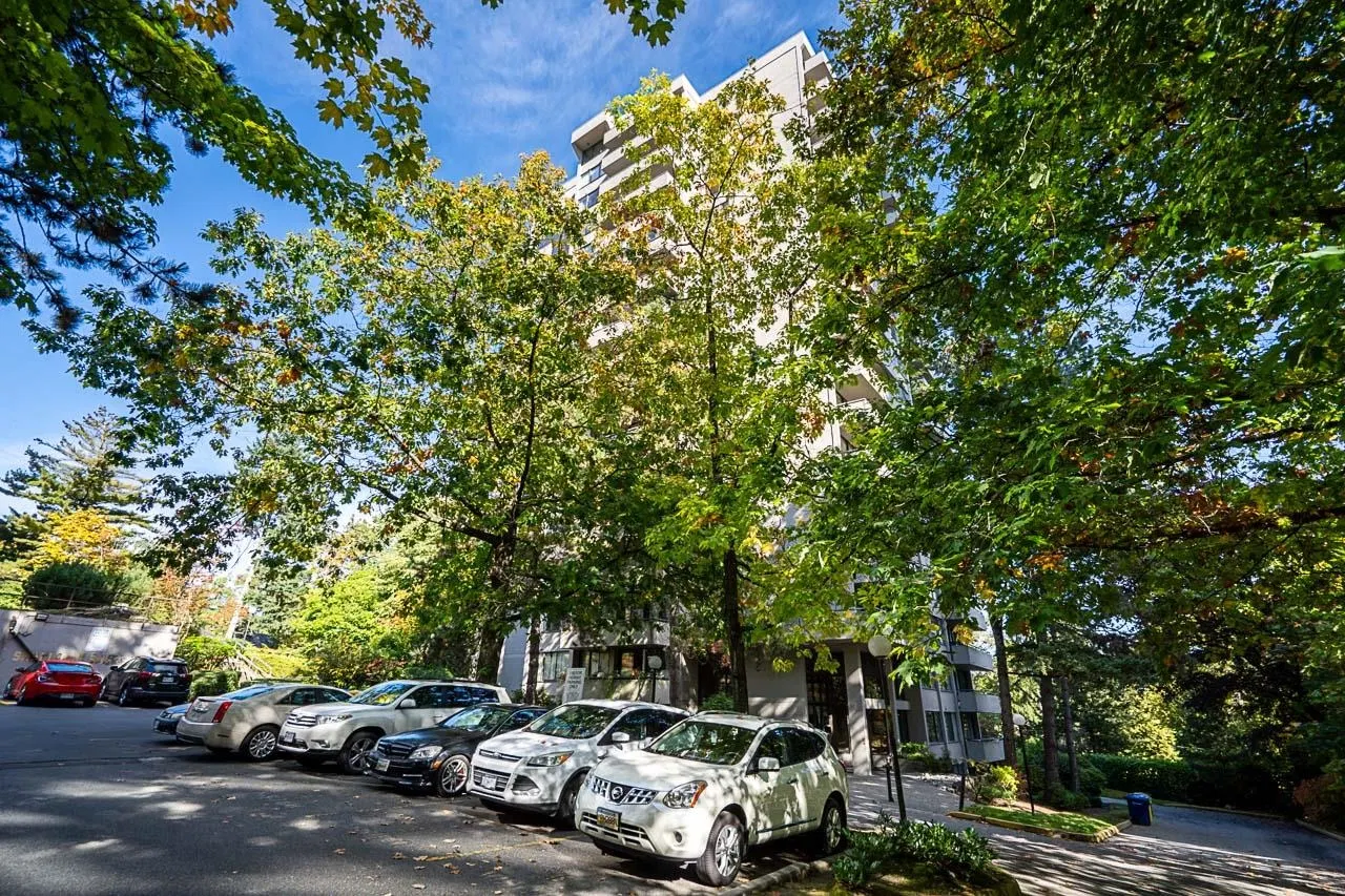 Photo 4 of 32 at #701 – 2060 Bellwood Avenue