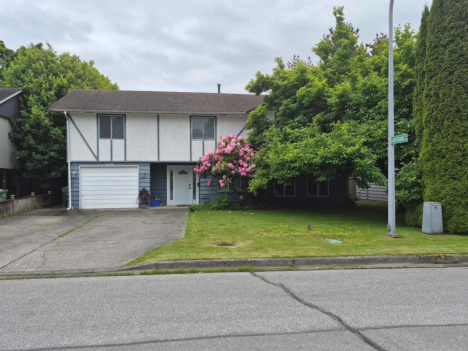 8280 Rosebank Crescent