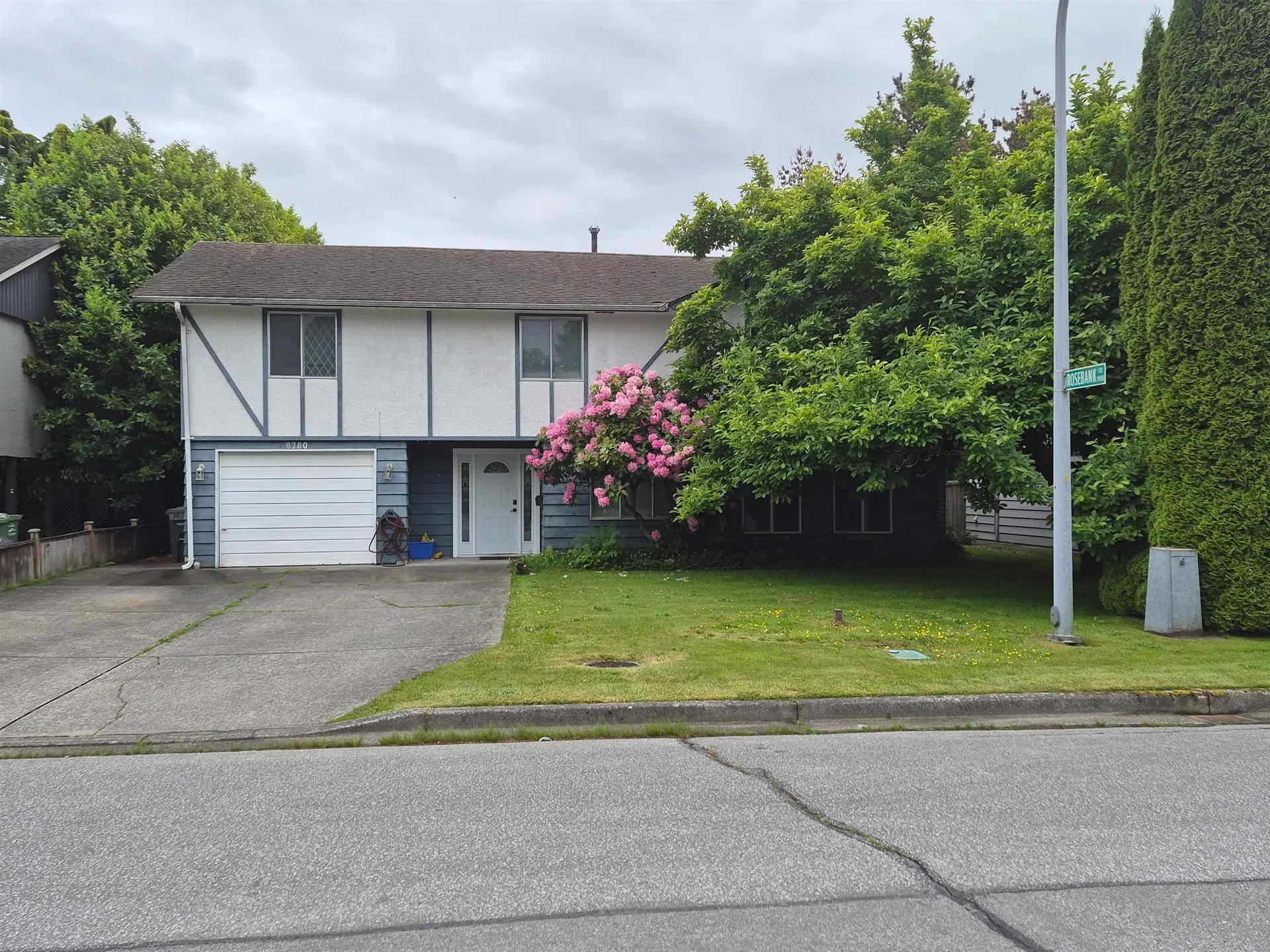 8280 Rosebank Crescent