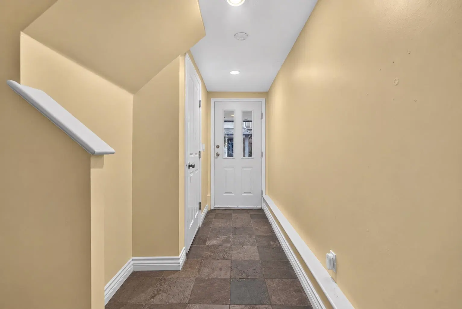 Photo 4 of 32 at #13 – 4111 Garry Street