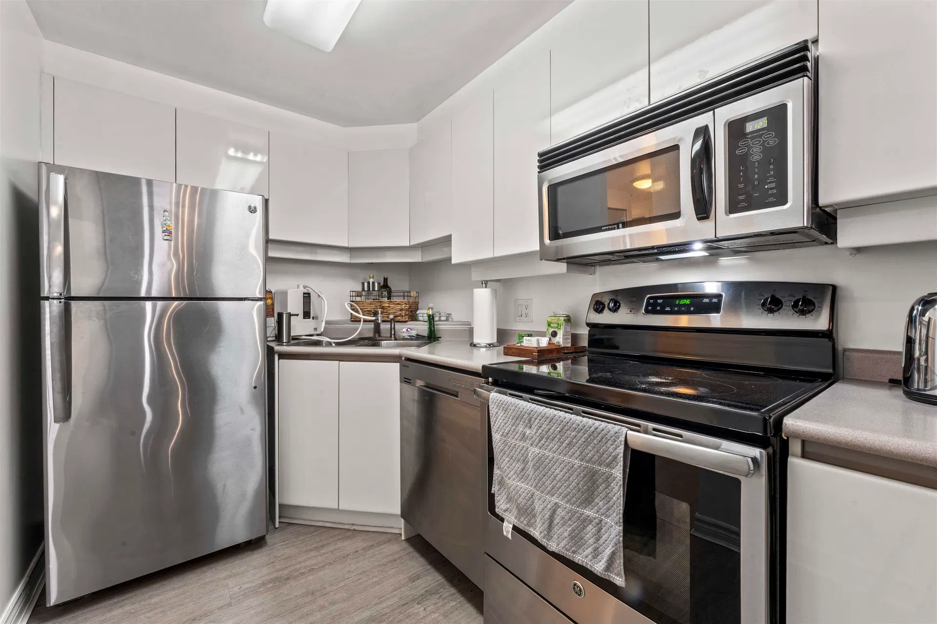 Photo 3 of 24 at #2102 – 930 Cambie Street