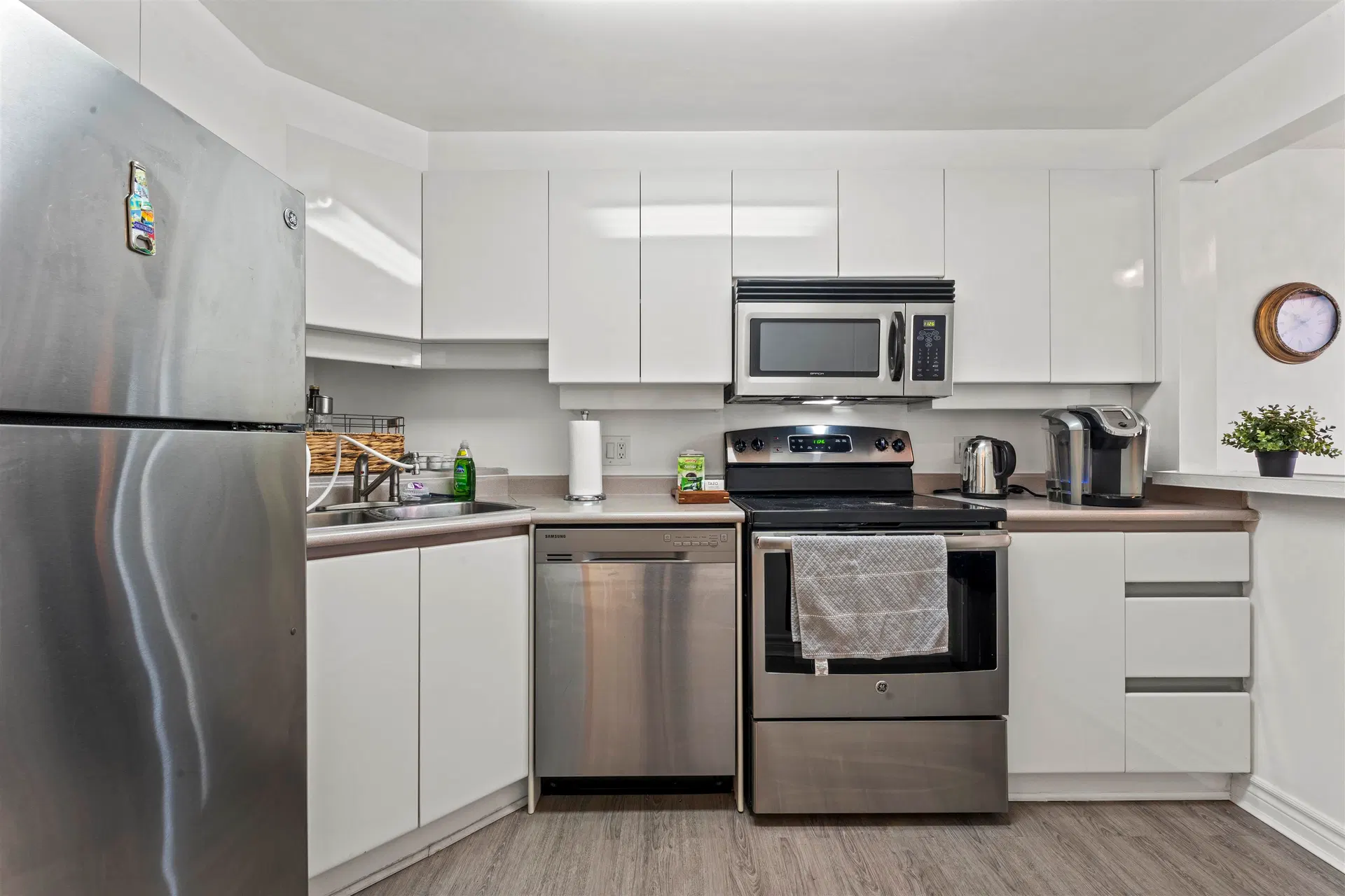 Photo 4 of 24 at #2102 – 930 Cambie Street