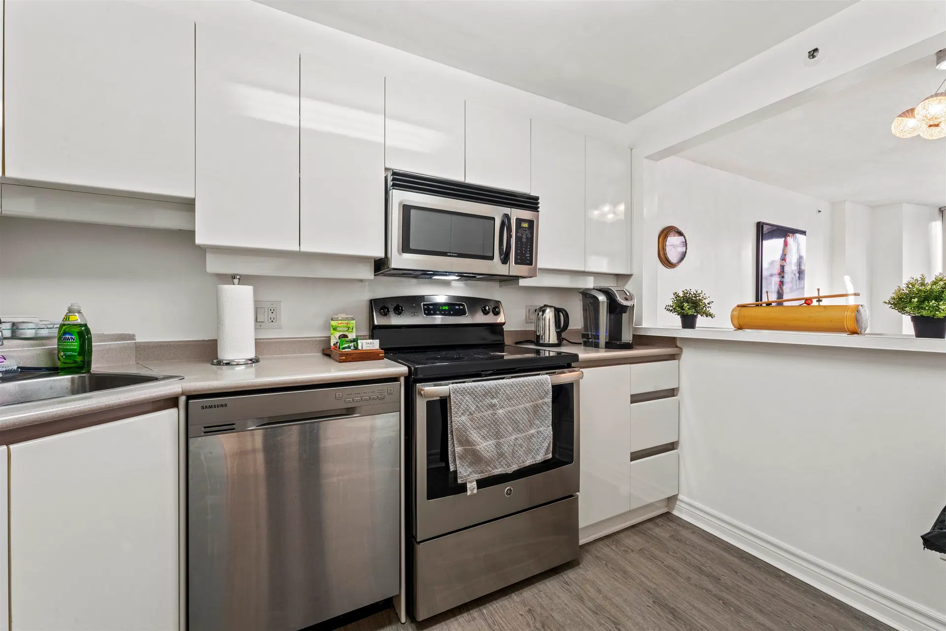Photo 5 of 24 at #2102 – 930 Cambie Street