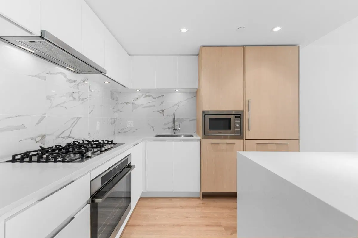 Photo 2 of 36 at #1208 – 1500 Fern Street