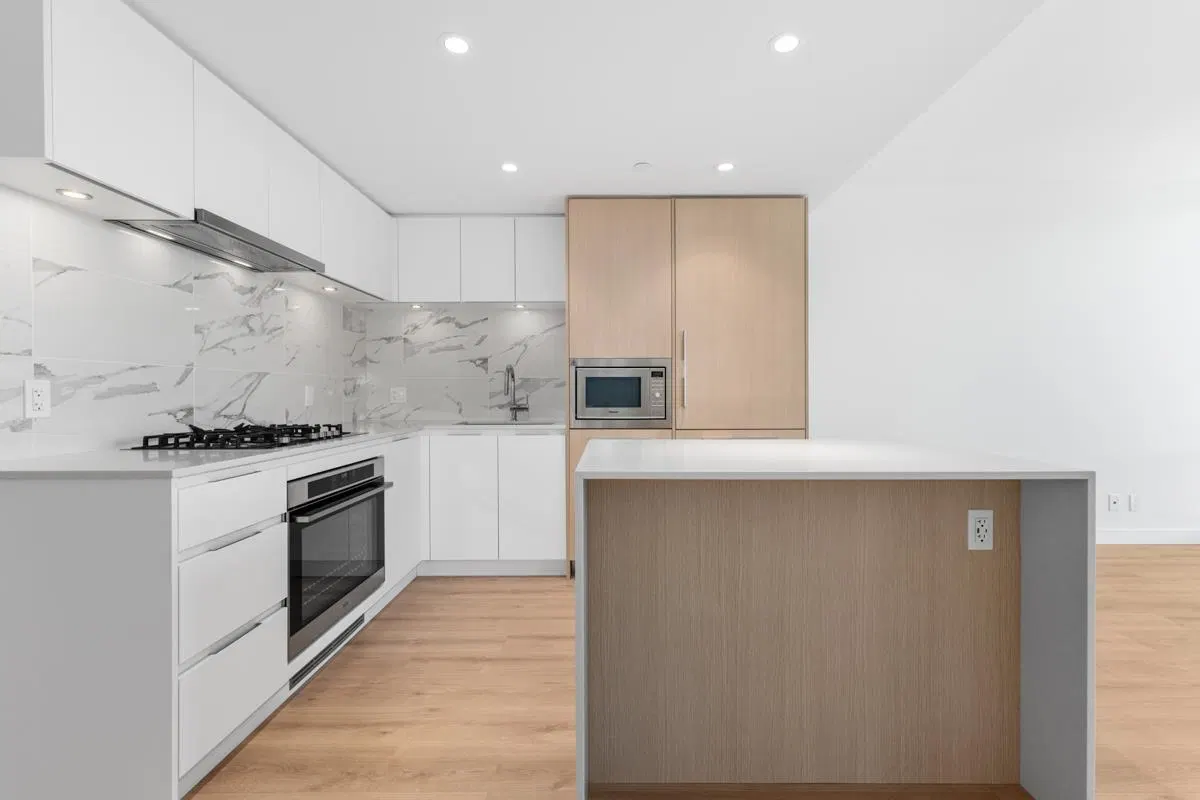 Photo 3 of 36 at #1208 – 1500 Fern Street
