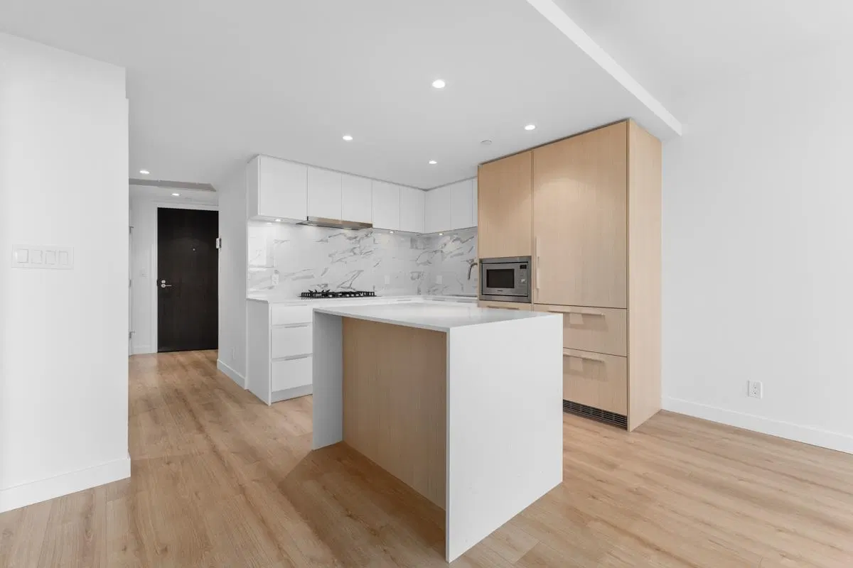 Photo 4 of 36 at #1208 – 1500 Fern Street
