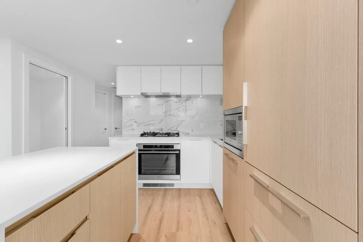 Photo 5 of 36 at #1208 – 1500 Fern Street