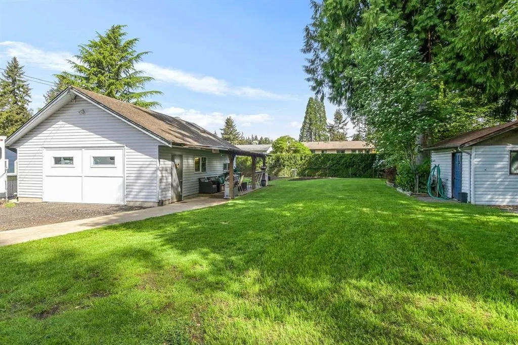 Photo 3 of 34 at 20663 39 Avenue
