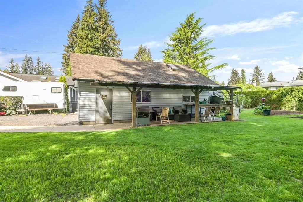Photo 4 of 34 at 20663 39 Avenue